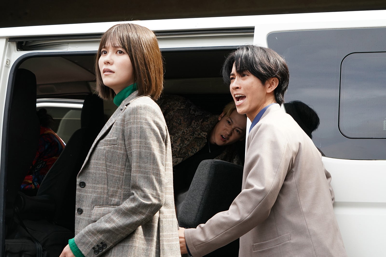 志田彩良、田中樹「ハイド＆シーク 0秒前の彼女」（C）日本テレビ