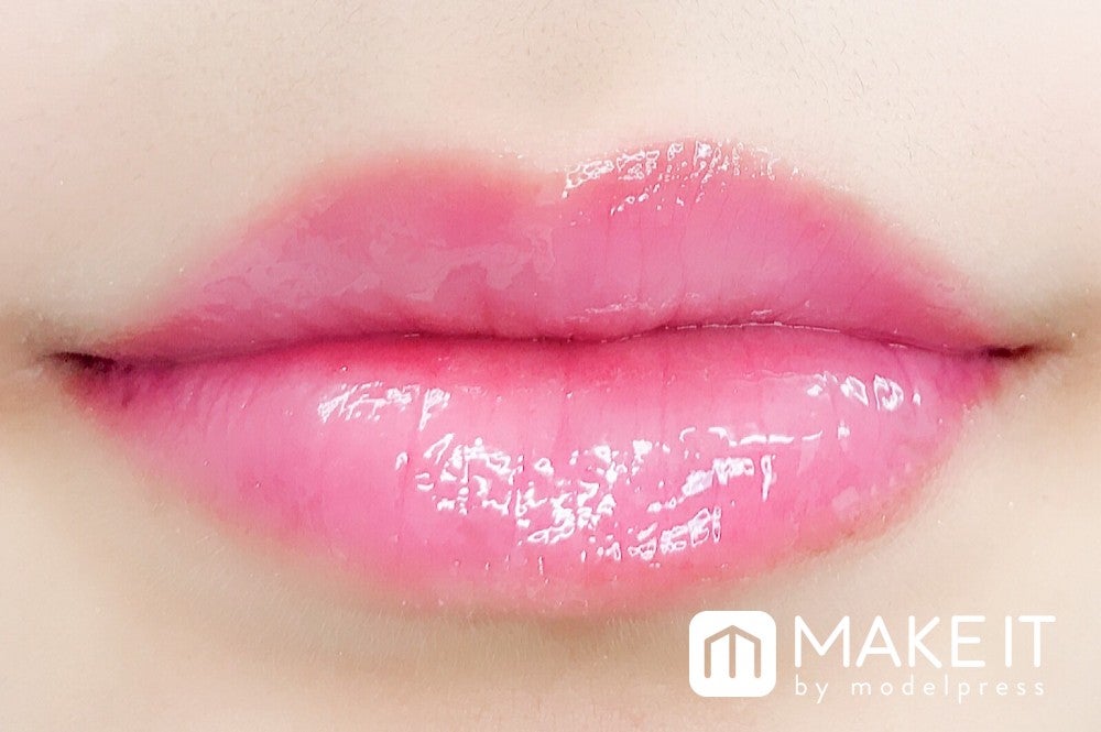 CHICCA／メスメリック ウェットリップオイル／01 エンジェルブラッド 使用 (C)メイクイット