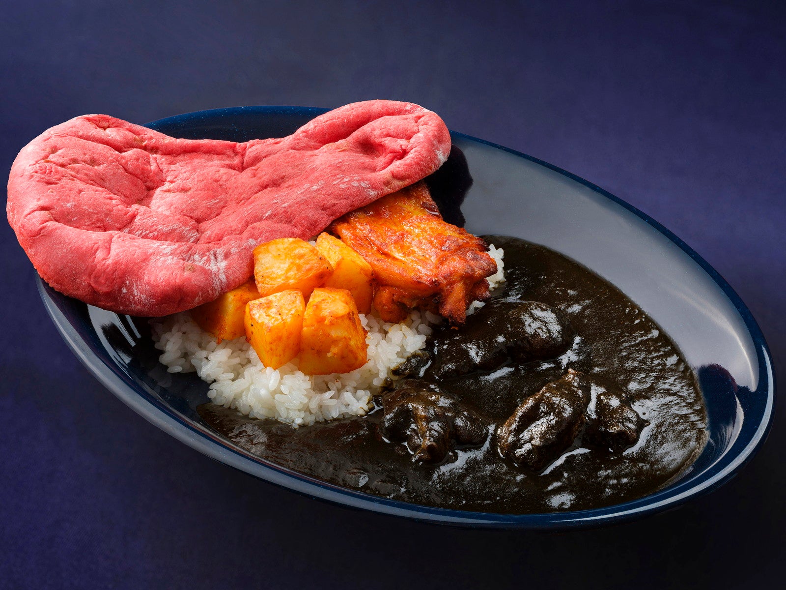 スペシャルビーフカリー、タンドーリチキン添え(辛口) 1,580円（C）Disney