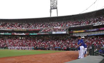 広島 後半戦の初戦、マツダスタジアムは2万8727人で大入り