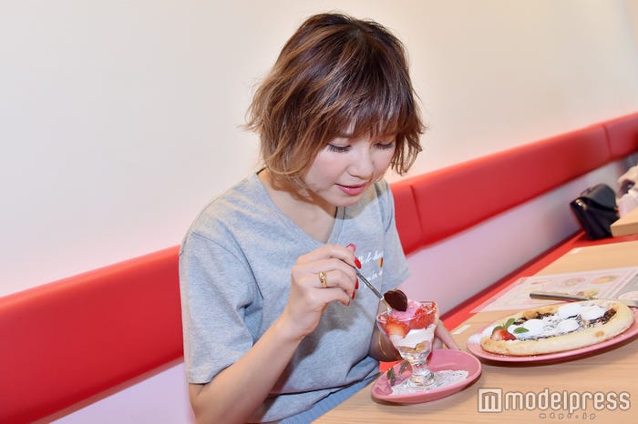 コラボメニューを堪能(C)モデルプレス