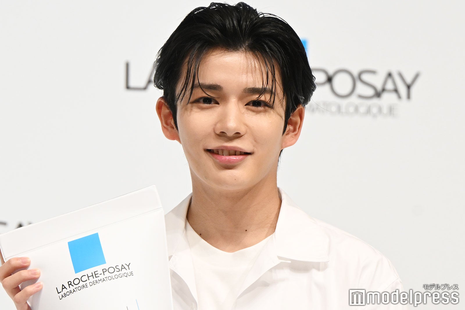 なにわ男子・長尾謙杜「我ながら肌がきれい」生ツヤ肌を披露「ラ ロッシュ ポゼ」トーンアップUV アンバサダー就任