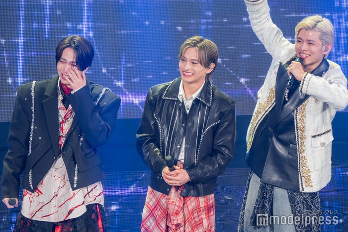 候補生の仲間の登場に涙する橋本将生、猪俣周杜、篠塚大輝(C)モデルプレス