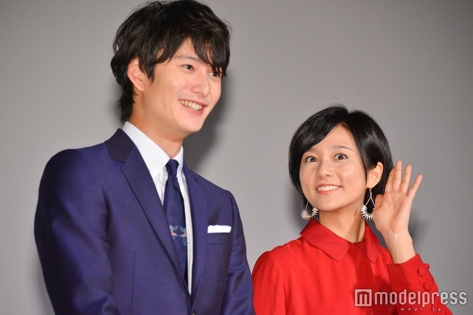 歓声に耳を傾ける木村文乃、可愛い（C）モデルプレス