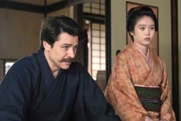 「ベッドの端に長い黒髪の人が」ヘブン役俳優が明かす【ばけばけ】体験「金縛り、あります」役にも生かされてた！