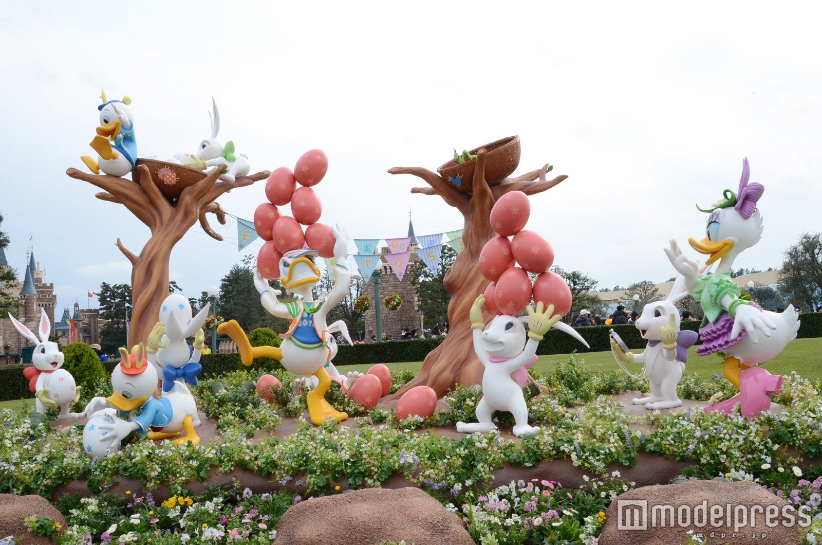 ディズニーランドのデコレーション／ドナルド＆デイジー（C）モデルプレス