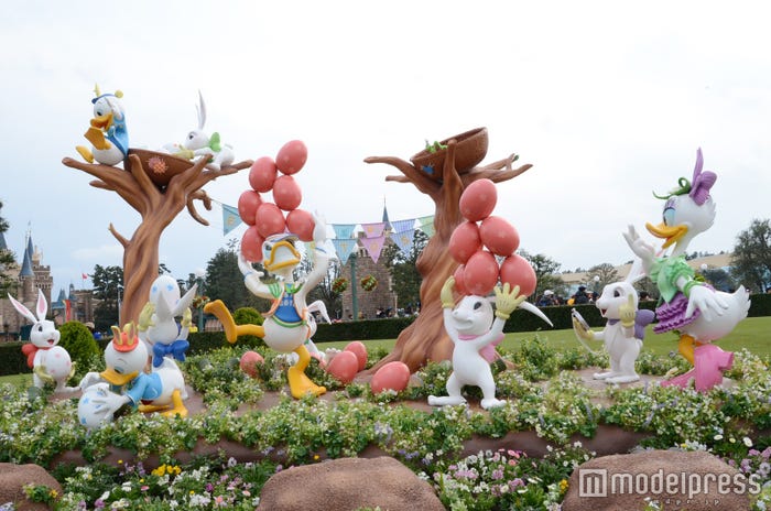 ディズニーランドのデコレーション/ドナルド&デイジー(C)モデルプレス
