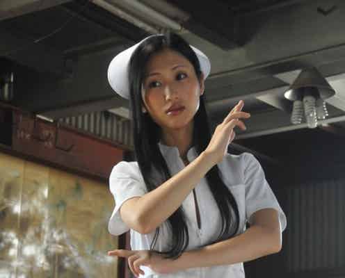 壇蜜、“過激”にナース服を引き裂かれる