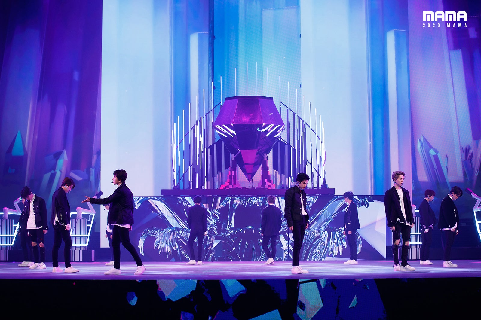 TREASURE （C）CJENMCo.,Ltd,AllRightsReserved.