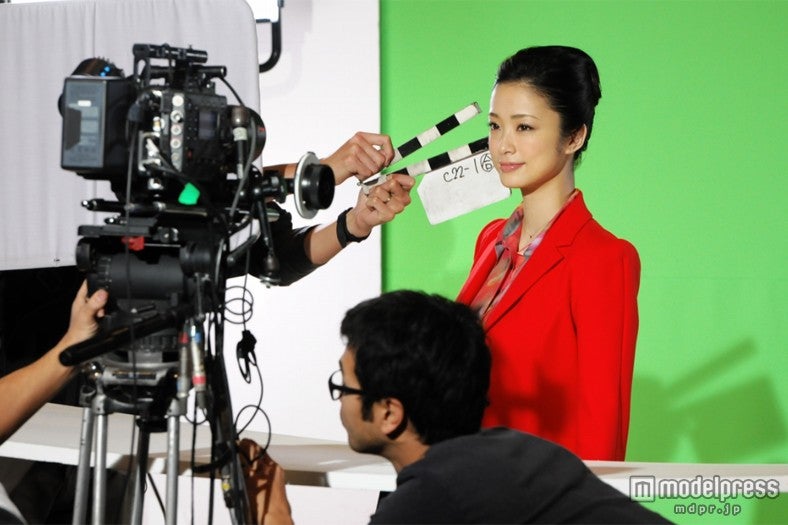 上戸彩／「バイトル」新テレビCM「みえる」篇メイキングカットより