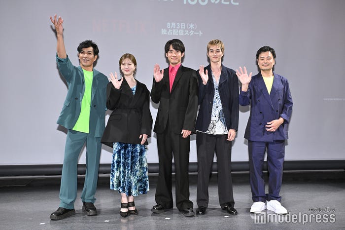 (左から)北村一輝、白石麻衣、赤楚衛二、柳俊太郎、石田雄介監督(C)モデルプレス