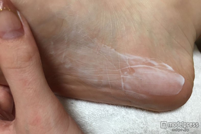かかとにクリームを忘れずに