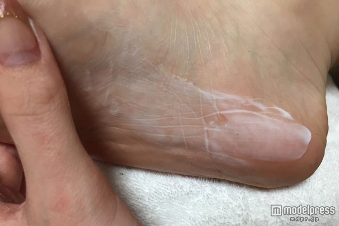 かかとにクリームを忘れずに
