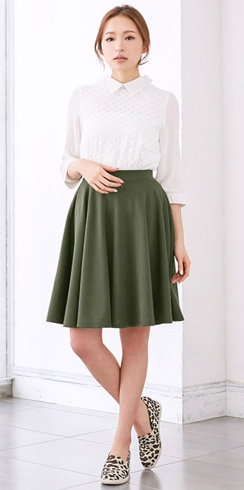 ショート＆ミディアムの丈から選べるポンチ素材フレアスカート「Pierrot」1,998円（税込）／画像提供：Pierrot