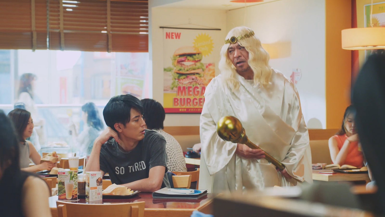 間宮祥太朗、松本人志／新CM「やる気の出る歌」15秒篇より（提供写真）