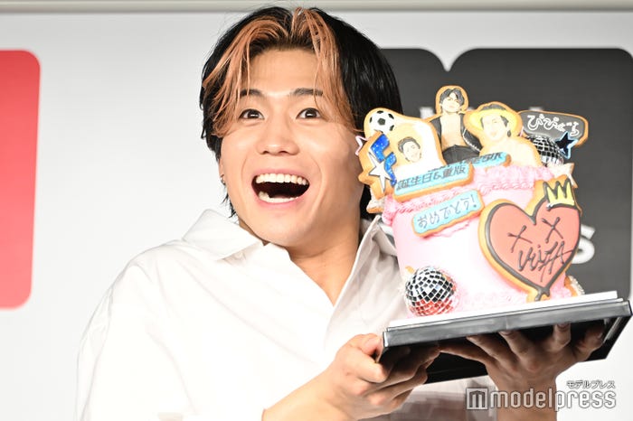 渾身の“サプライズ顔”を見せてくれる瀬口黎弥(C)モデルプレス