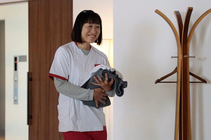 山崎静代「プライベートバンカー」第1話(C)テレビ朝日