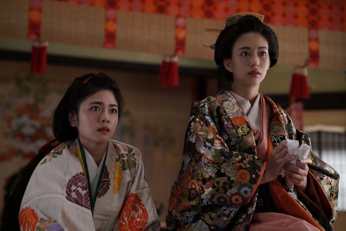 小芝風花、森川葵「大奥」第1話より(C)フジテレビ