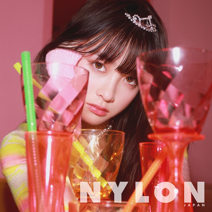 橋本環奈/「NYLON JAPAN」2019年4月号より(C)カエルム