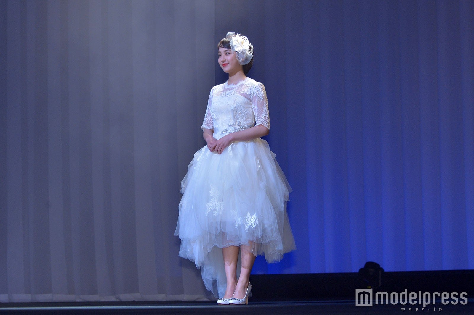 中島健人＆知念侑李を待つ平祐奈（C）モデルプレス