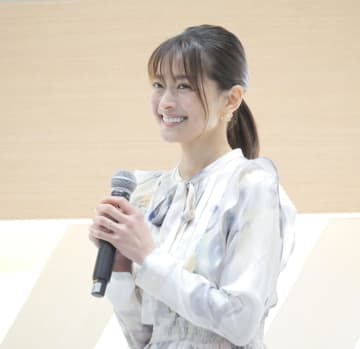 乙葉 透明感が凄すぎ 変わらぬ美貌ワンピでイベントに現れる