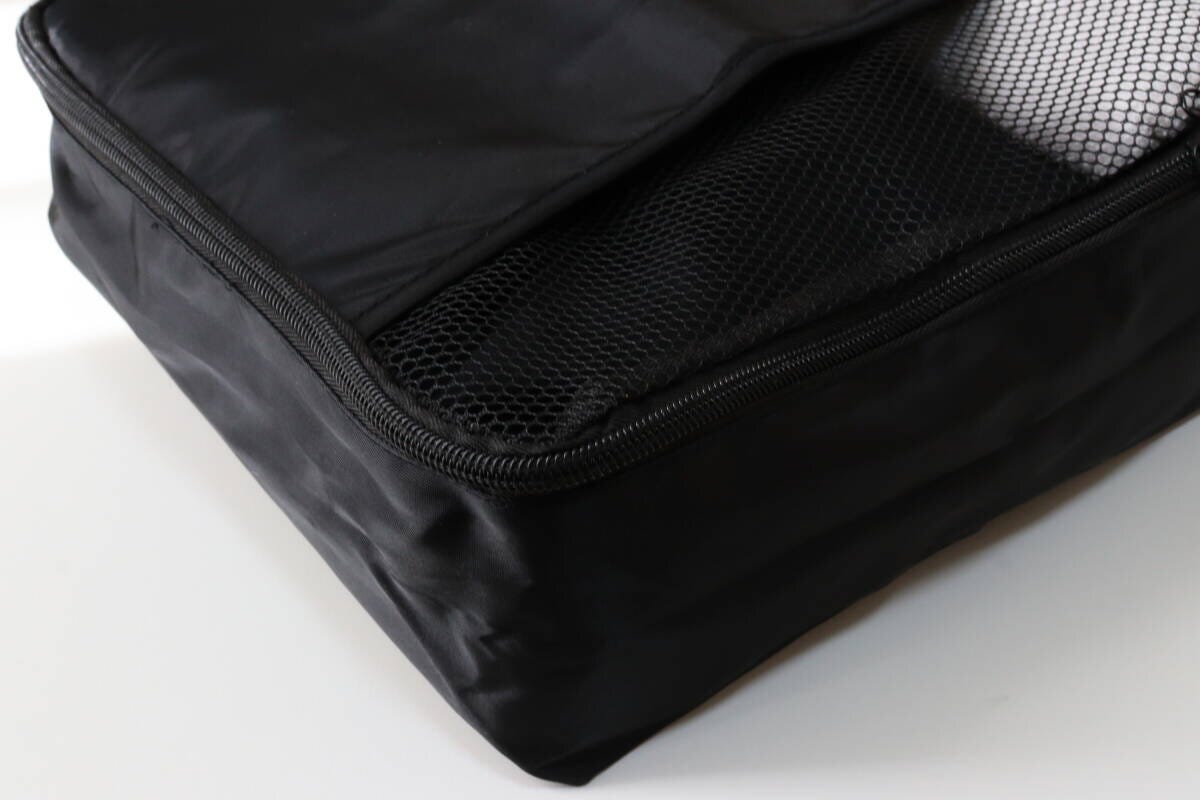 トラベル収納ケース（外ポケット付）　素材感