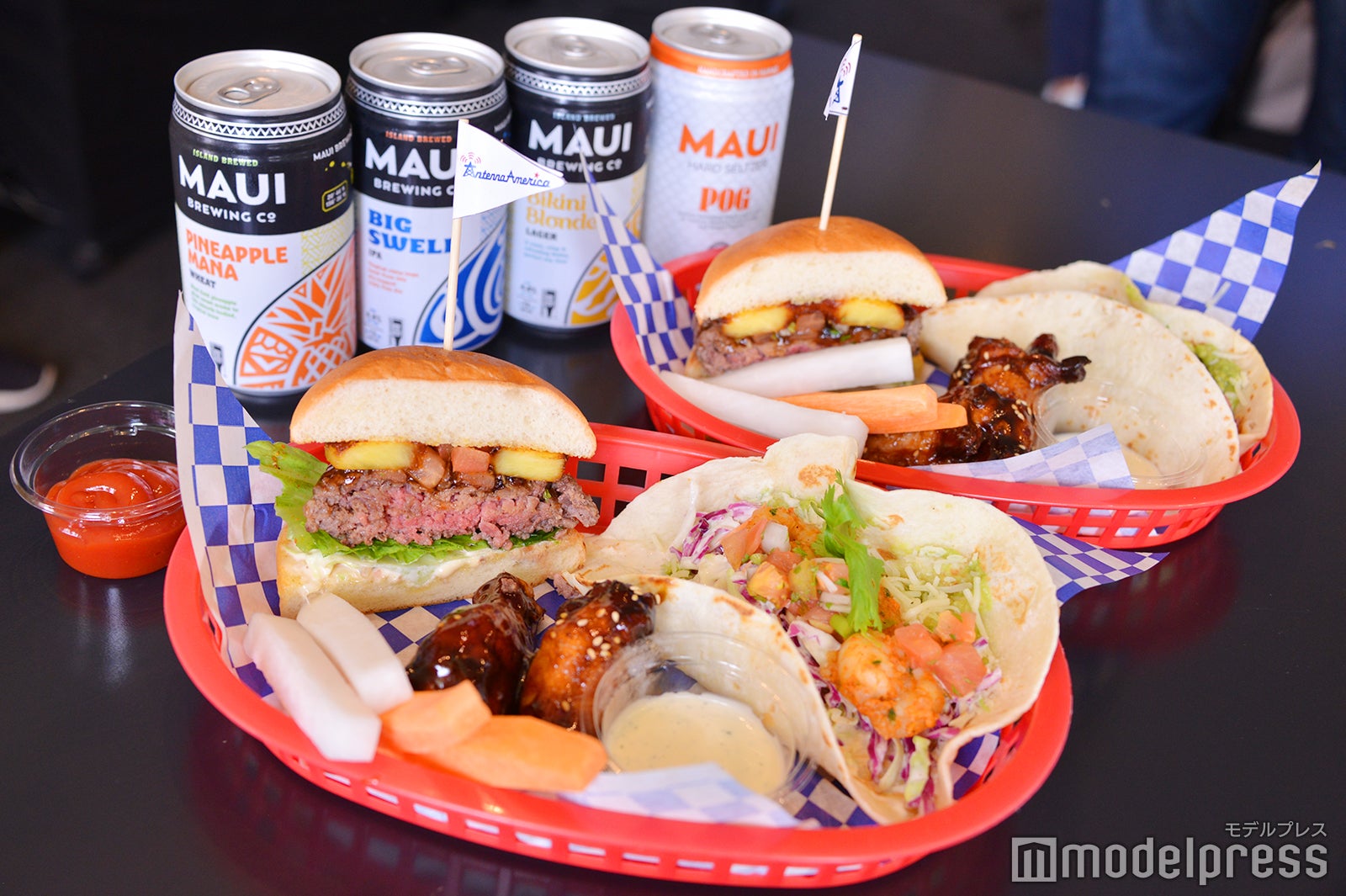 マウイスタイル スペシャルメニューとマウイビール（C）モデルプレス