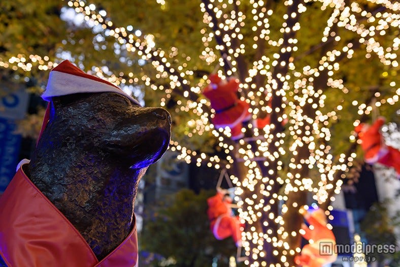 渋谷ハチ公前にサンタが大集合 Xmasイルミ3万球がライトアップ