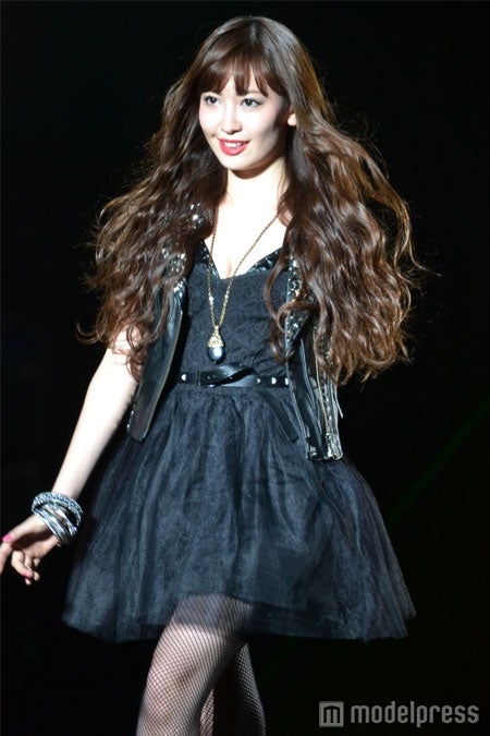 「第1回東京ランウェイ2012 S／S」に登場したAKB48小嶋陽菜