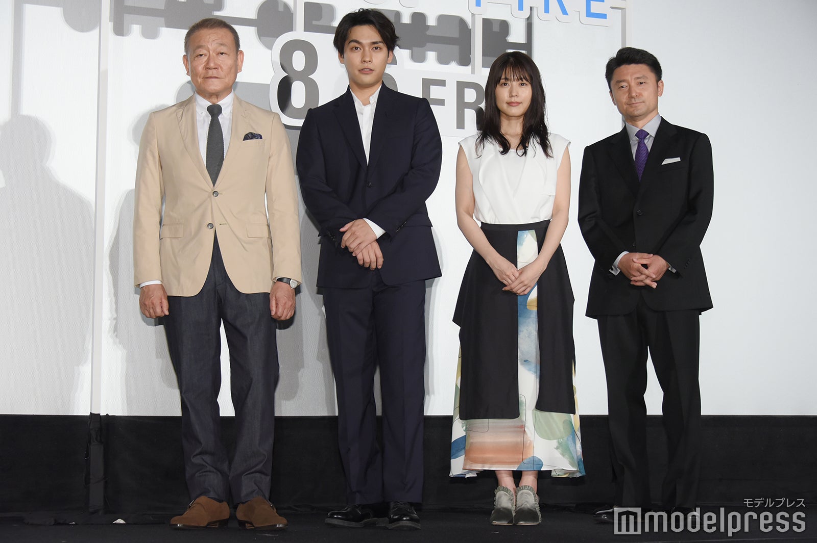 （左から）國村隼、柳楽優弥、有村架純、黒崎博監督（C）モデルプレス