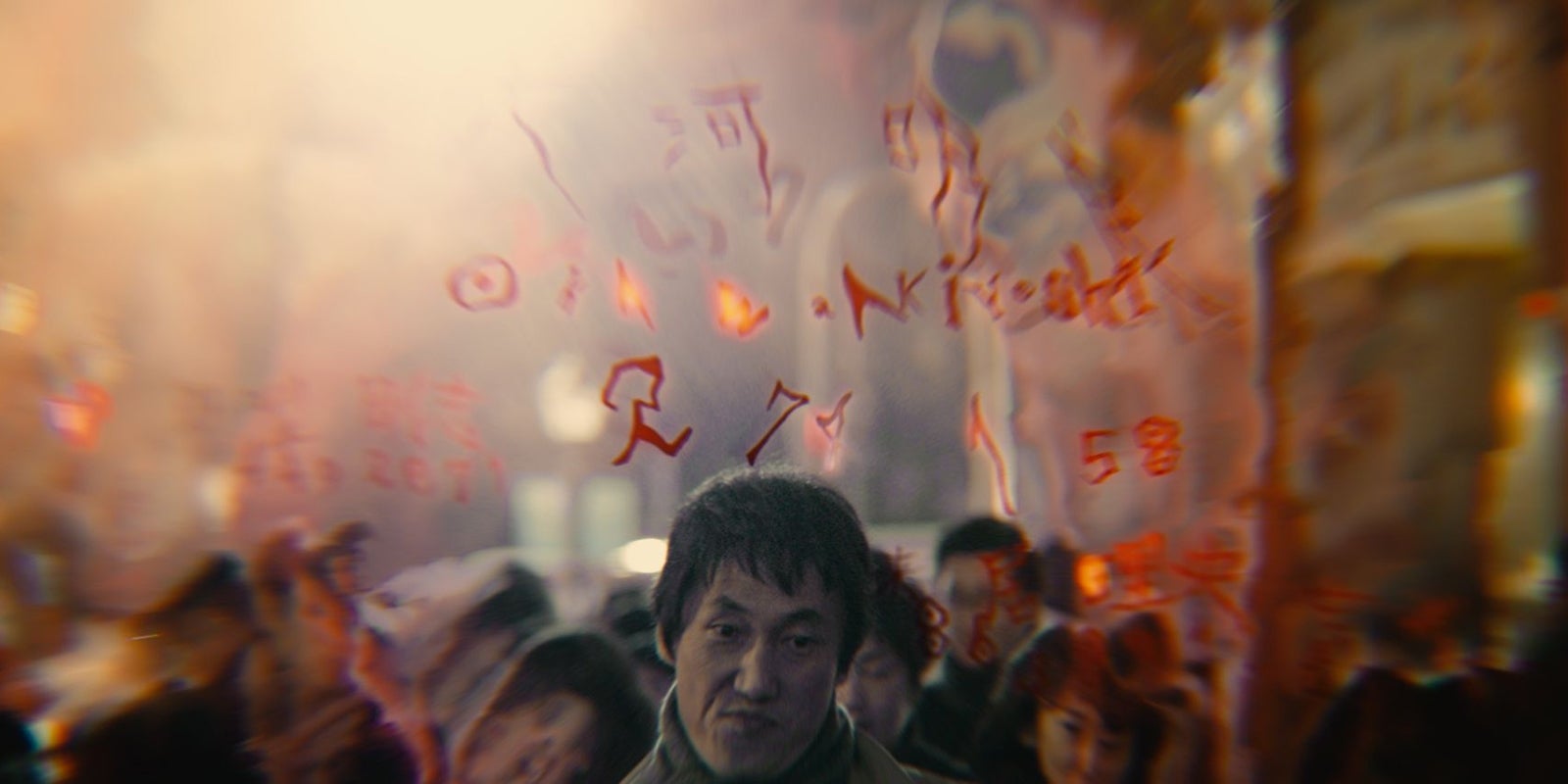 川栄李奈演じる青井さくらは“死神の目”を持つため、顔を見るだけでその人物の本名がわかる（C）大場つぐみ・小畑健／集英社（C）2016「DEATH NOTE」FILM PARTNERS