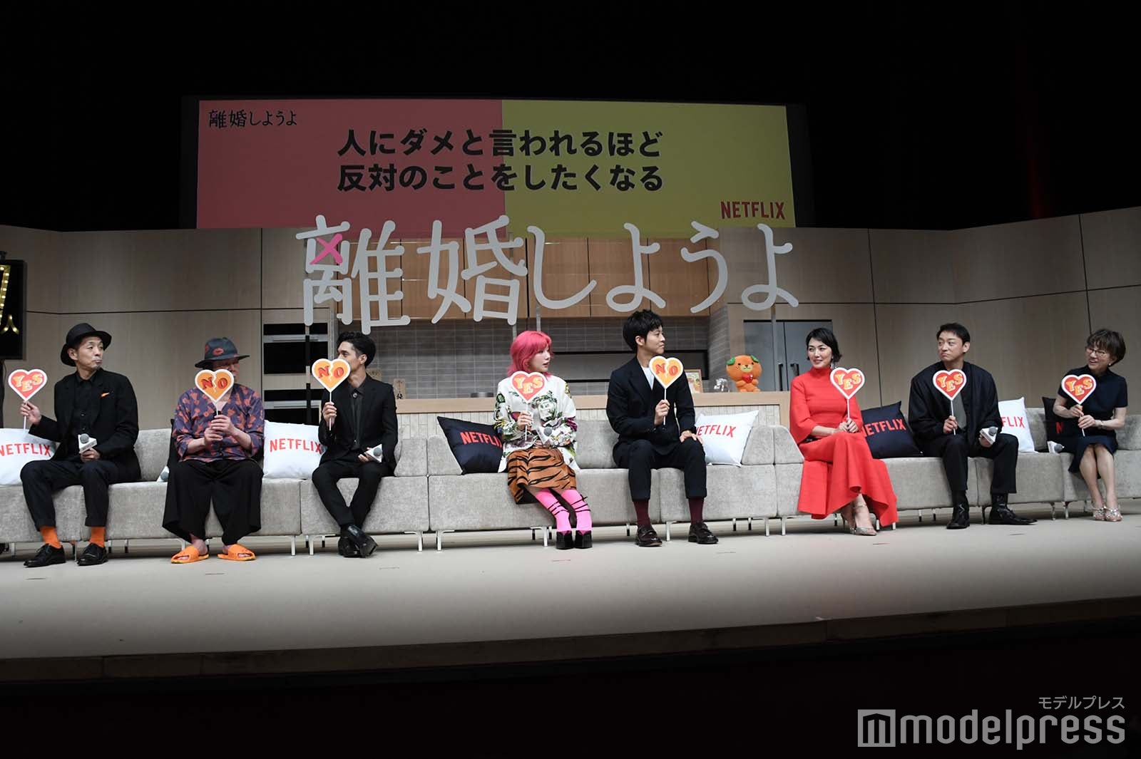 （左から）宮藤官九郎氏、古田新太、錦戸亮、仲里依紗、松坂桃李、板谷由夏、山本耕史、大石静氏（C）モデルプレス