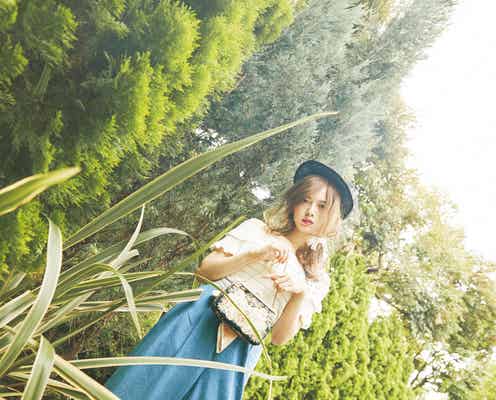 乃木坂46白石麻衣、涼しげオフショルの夏スタイル 着回し企画で魅せる