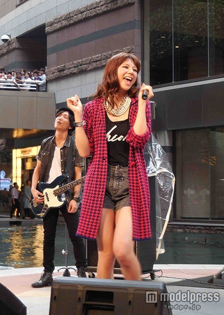 西内まりや、福岡凱旋で熱唱＆再決意「頑張っていくけん」 