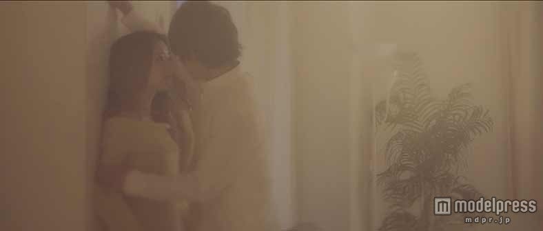 壁ドンも／ROYALcomfort「もう嫌って」MVより