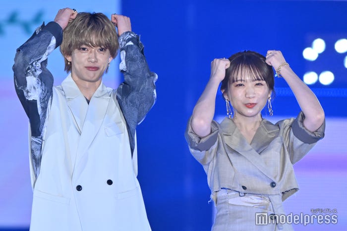 小川史記、秋元真夏(C)モデルプレス