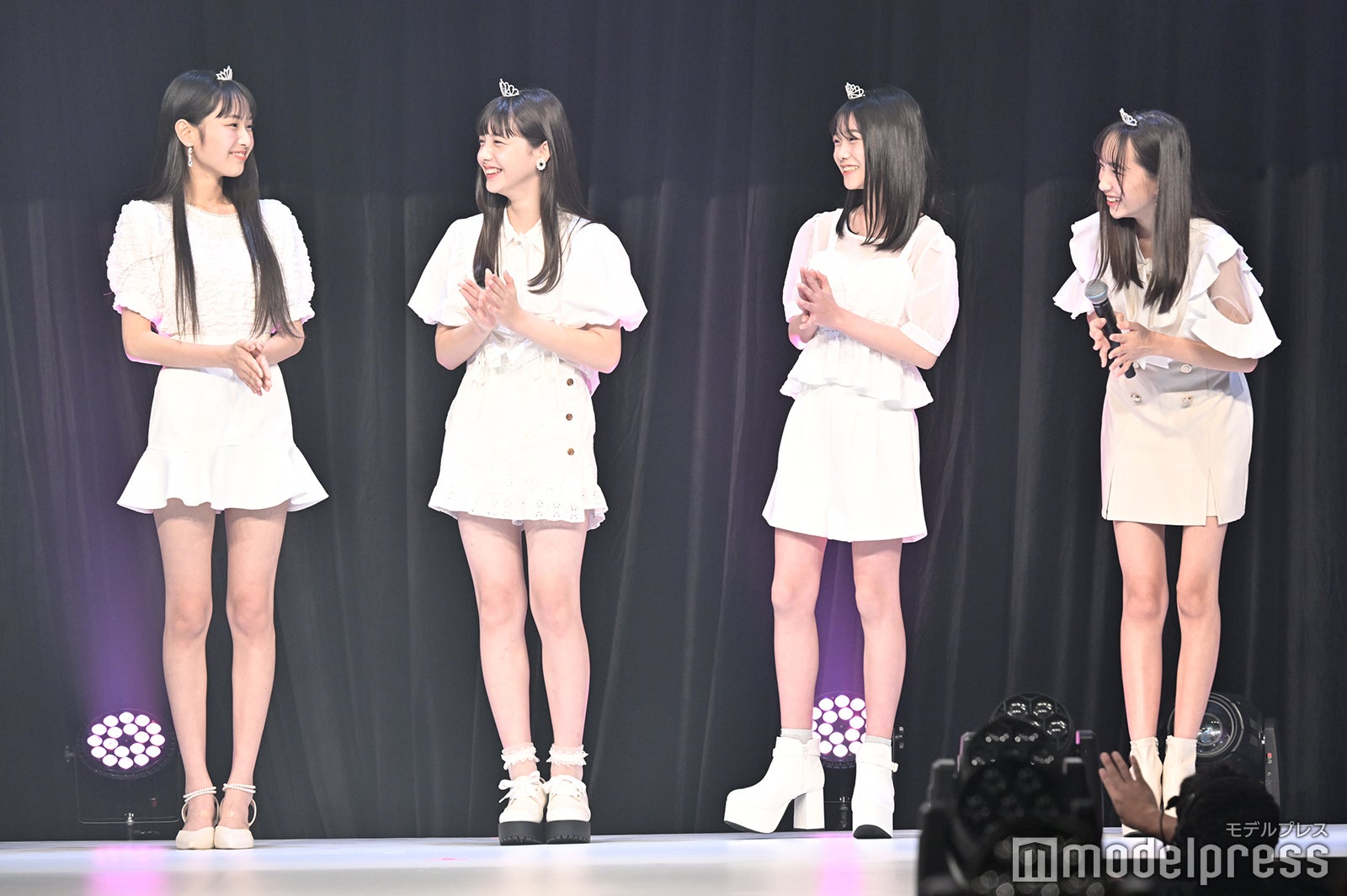 （左から）十文字陽菜、松尾そのま、梨里花、上妻美咲（C）モデルプレス