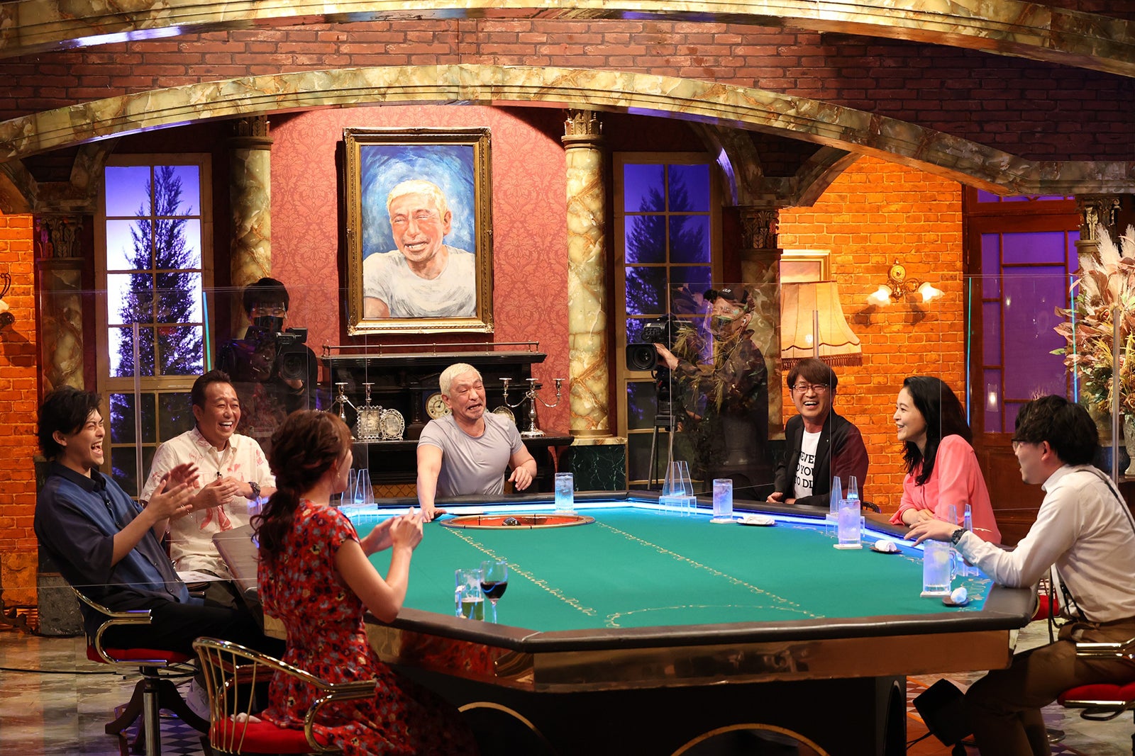 （左から）大島由香里、勝地涼、三村マサカズ、松本人志、大竹一樹、黒谷友香、伊藤俊介（C）フジテレビ