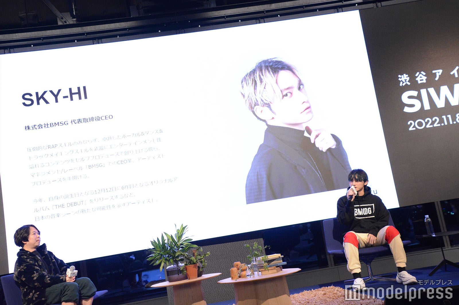 （右）SKY-HI （C）モデルプレス