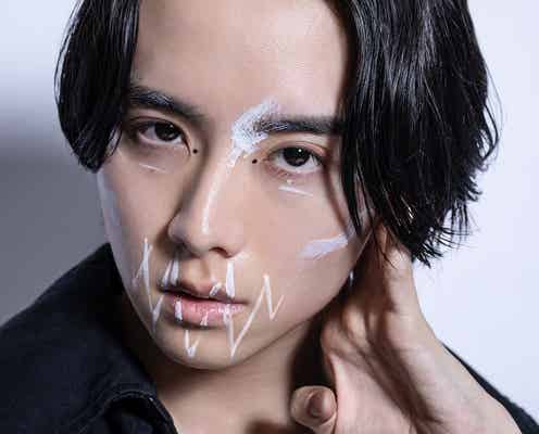 板垣李光人、ホワイトペイントしたビジュアル公開 デジタルアート作品を世界販売