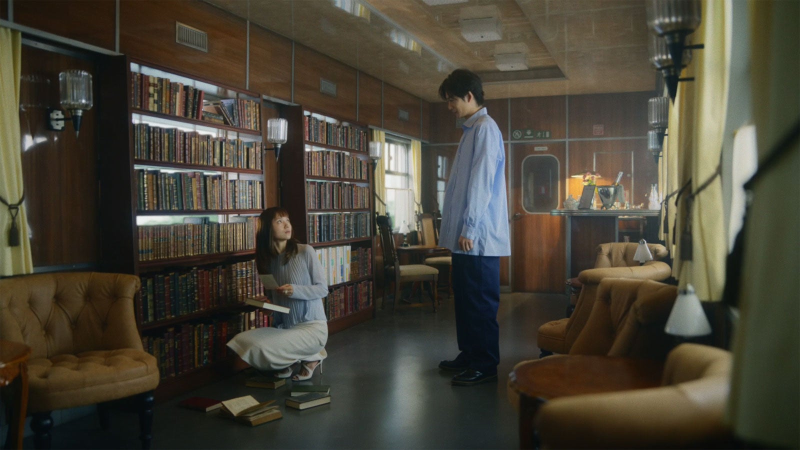 宮崎あおい、岡田将生／新テレビCM「列車のふたり セラミド」篇より（提供写真）