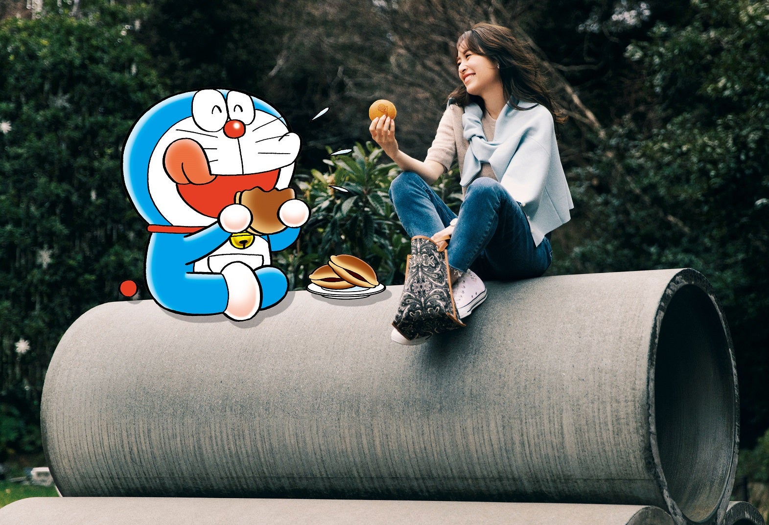 泉里香、ドラえもんと異色のファッション特集に登場