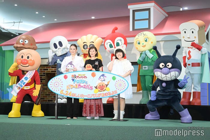 (中央左から)北川景子、戸田恵子、ドリーミング(C)モデルプレス