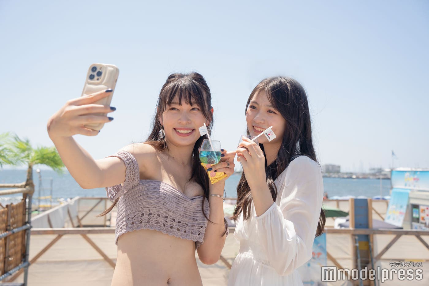 (左から)松本優月、ミスモデルプレス準グランプリ・HANA(C)モデルプレス