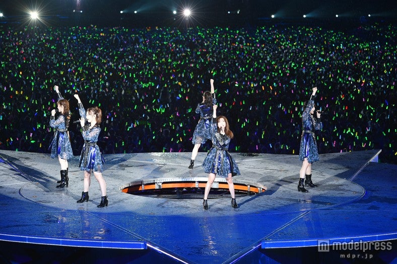 「大島優子卒業コンサート in 味の素スタジアム ～6月8日の降水確率56％（5月16日現在）、てるてる坊主は本当に効果があるのか？～」（C）AKS