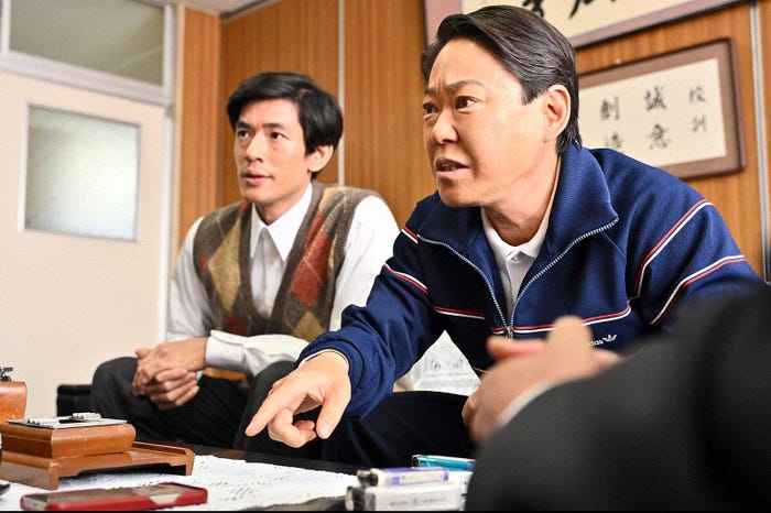 中島歩、阿部サダヲ「不適切にもほどがある!」第1話(C)TBS
