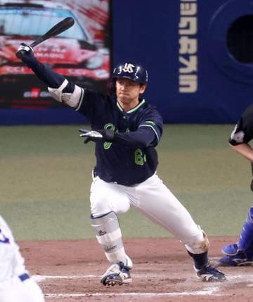 ヤクルト2連勝で首位キープ 八回に岩田の2点内野安打で再逆転 13安打8得点 キハダ13セーブ目