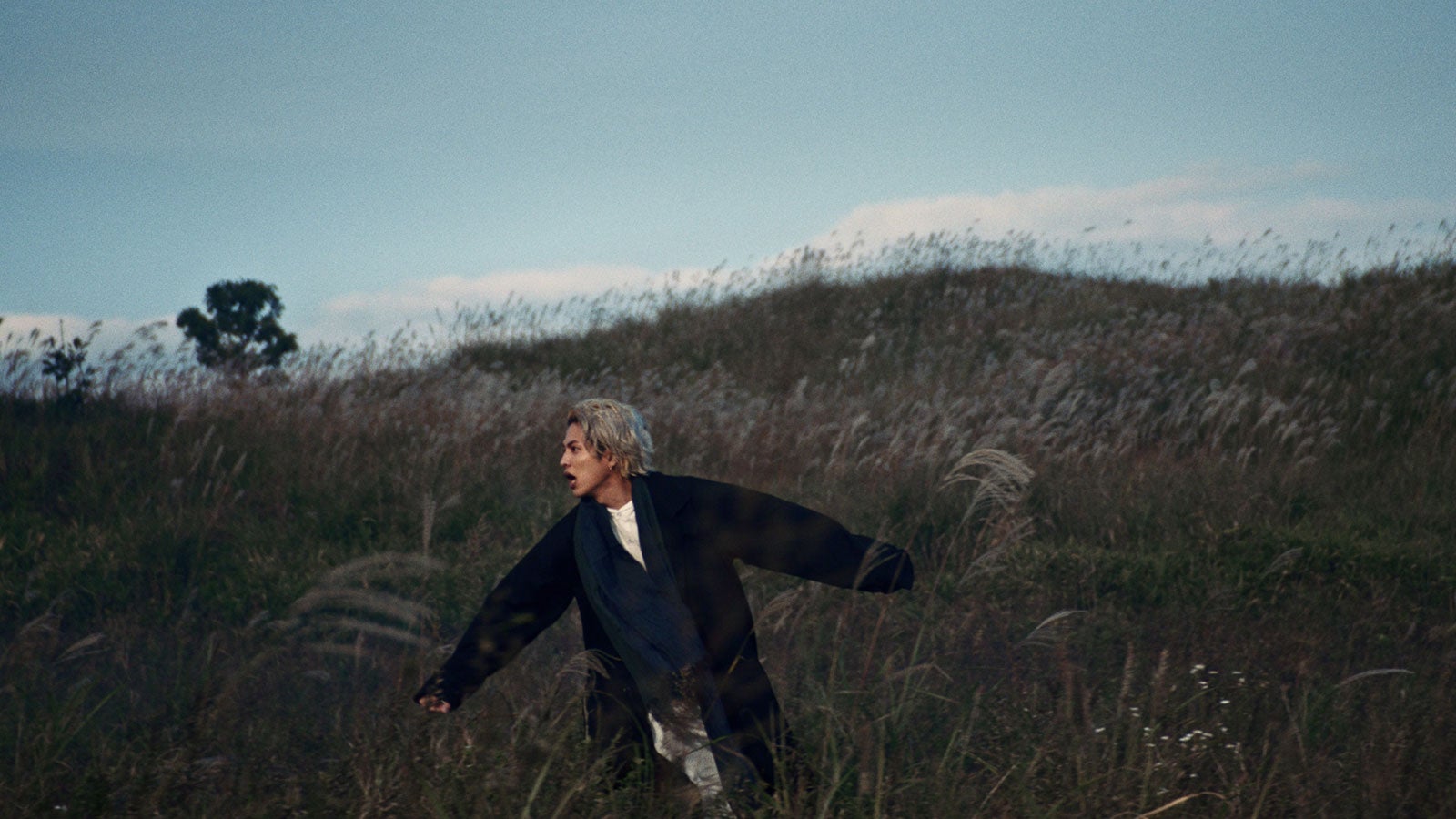 志尊淳（C）2019-2020 SQUARE ENIX CO., LTD. All Rights Reserved. Co-Developed by gumi Inc. LOGO ILLUSTRATION:（C）2018 YOSHITAKA AMANO