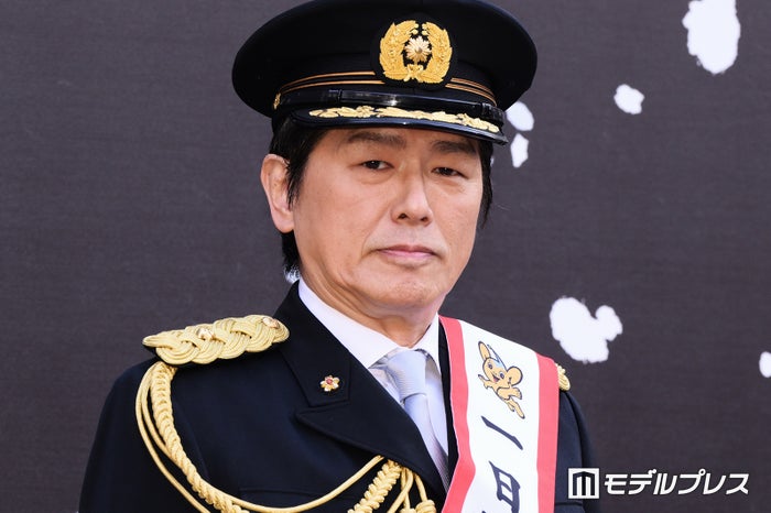 高橋克典、渋谷警察署の1日署長に就任でセンター街パトロール 違法客引き＆闇バイトに注意喚起