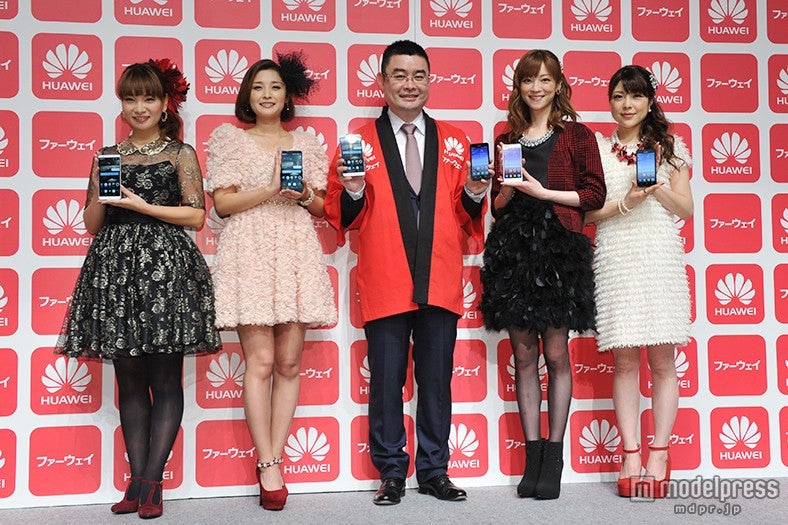 【左から】保田圭、石川梨華、【右から】小川麻琴、吉澤ひとみ